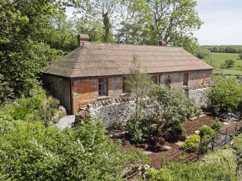 Easel Cottage near Wells: an art-filled hideaway adjacent to Andelli Art gallery - Image 1