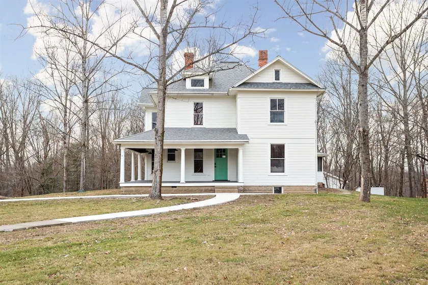 Secluded farmhouse close to downtown Nashville, IN - Image 1