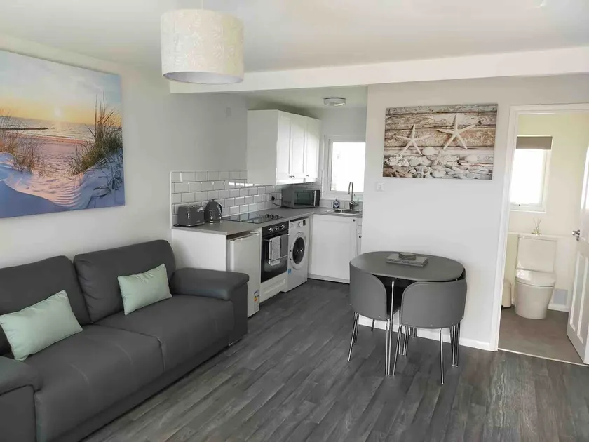 California Sands - 2 x Modern Two Double Bedroom Chalets - short stroll to the beach - nr Great Yarmouth & Norfolk Broads - Image 1