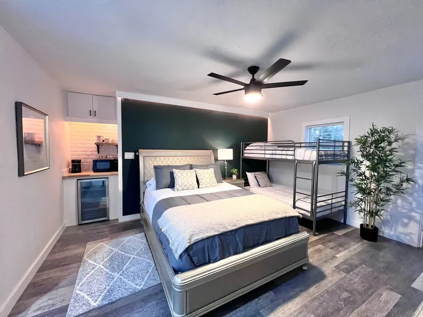 Stunning Private Room with Private Outdoor Entry - Image 1