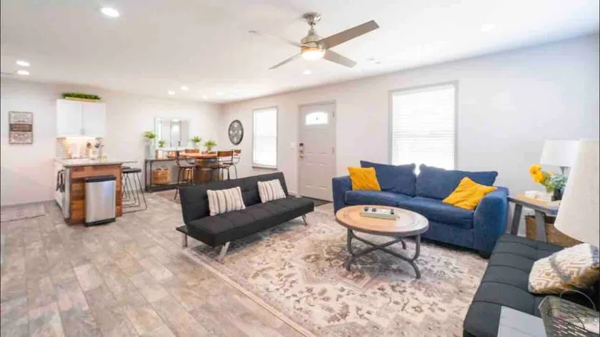 DOUBLE DOWN SUITE : Unit A       Casino Retreat & Pickleball court - Image 1