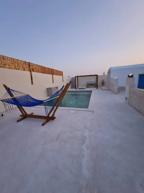 Beautiful houche with pool, not overlooked - Image 1