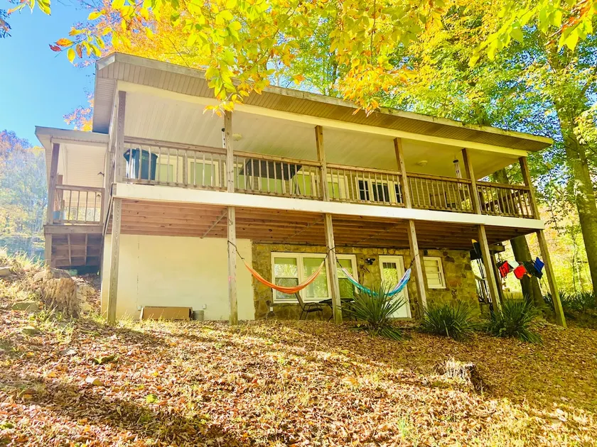 The Jolly Otter, Waterfront Getaway on Lake Malone - Image 1