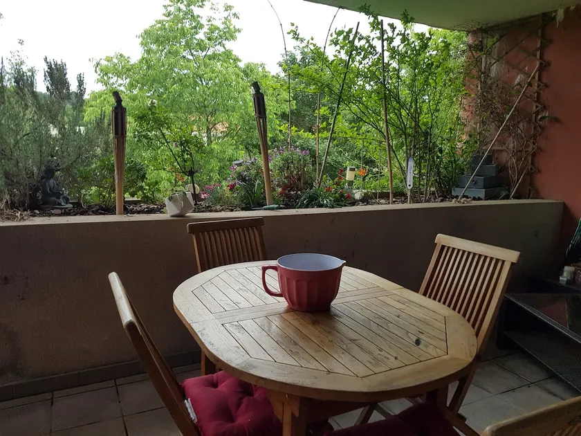 Apartment 15 minutes from Aix-en-Provence with pool - Image 1