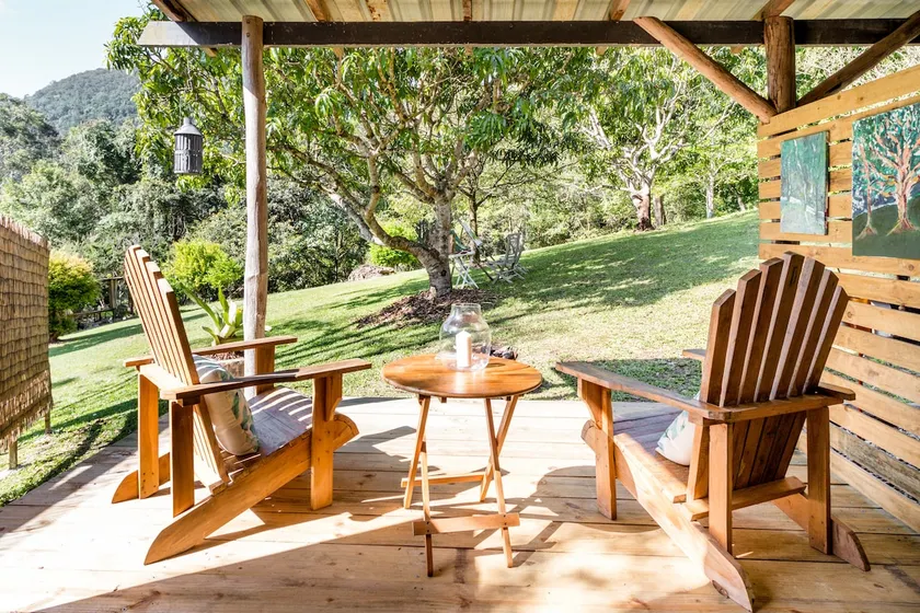 Black Plum Art Shed, Creative Hinterland Hideaway - Image 1