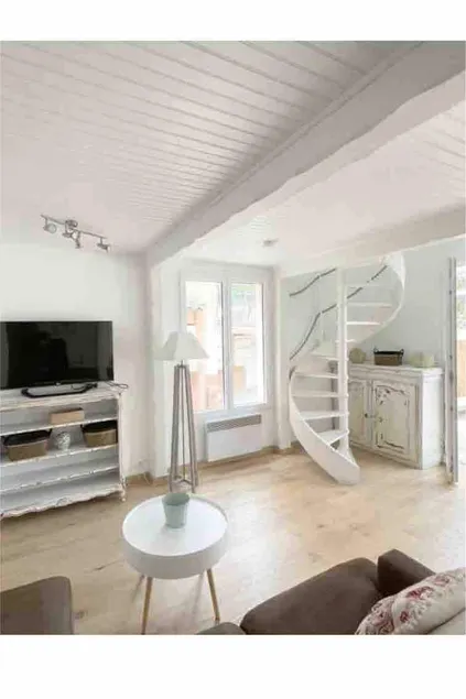 MK Life Saint-Tropez - Image 1