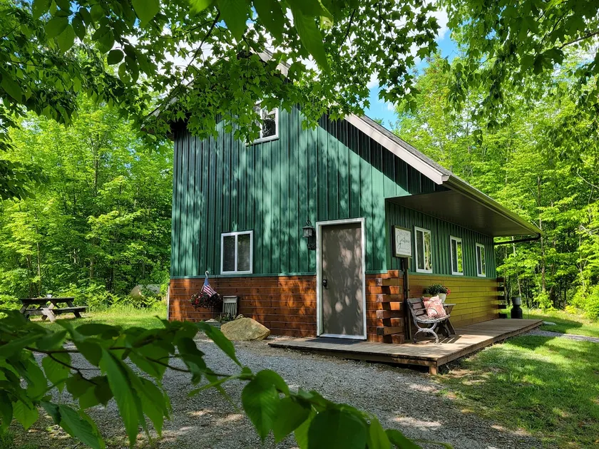 Trail's End Guesthouse Cabin Rental - Image 1