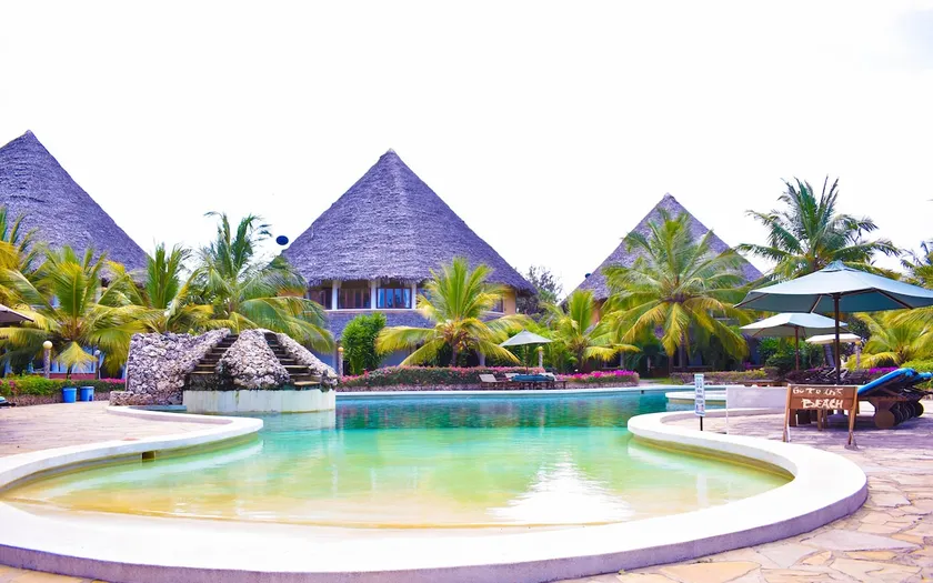 Azuri Homes Malindi Elegant 1BR+POOL+Wi-Fi & BEACH - Image 1