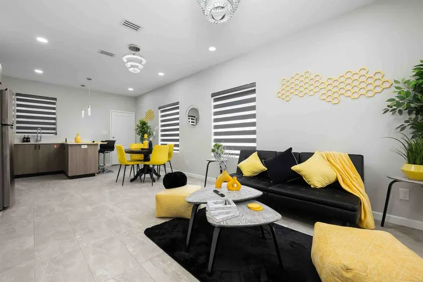 Pharr Chic: Fresh & Stylish Getaway for Families - Image 1