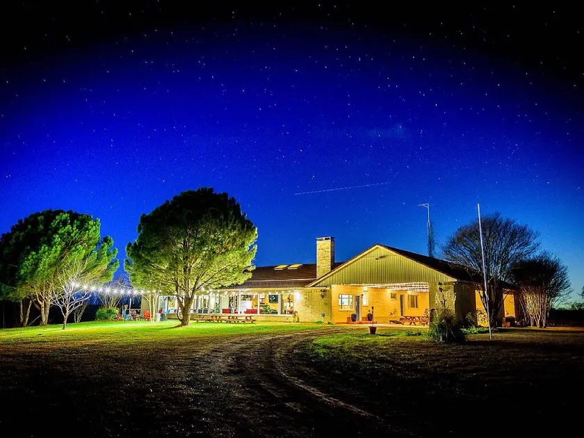 Large Home on 4 acres Pool/Pond/Hot tub/Gameroom - Image 1