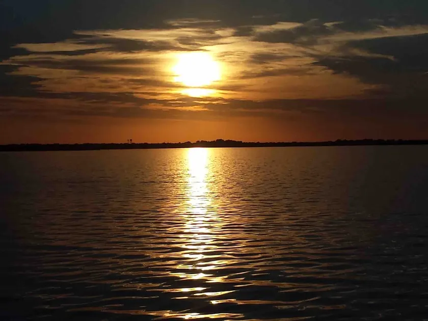 Getaway on Lake Nocona & close to local wineries - Image 1