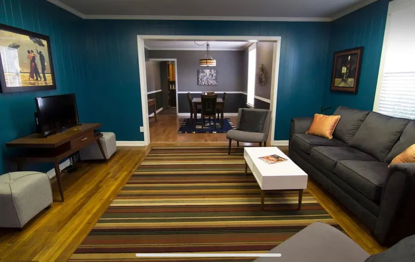Hip 1930's Modern, 2 Bedroom Home Downtown Athens - Image 1