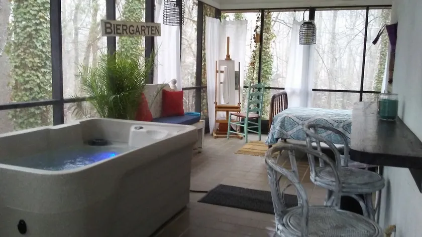 One Groovy Place~8 miles to downtown ASHE~ Hot Tub - Image 1