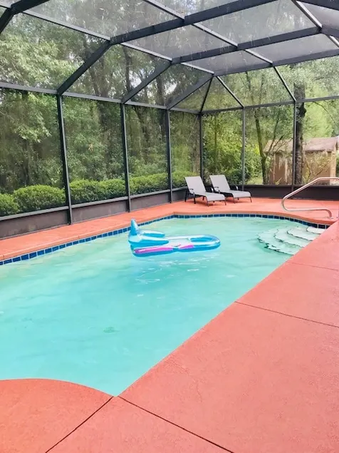 Beautiful country home with pool - Image 1