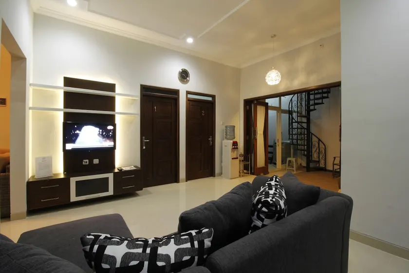 Naura Guest House - Image 1