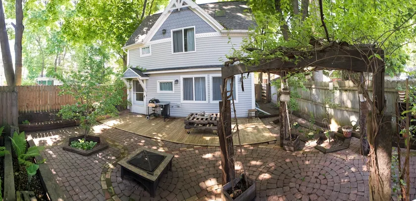 Charming Private Guest House and Terrace - Image 1