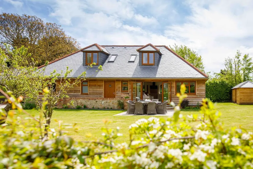 Beautiful cottage idyllic location sleeps 8 - Image 1