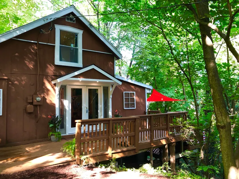 Hidden Hill - Cozy Downtown Cottage with Hot Tub!! - Image 1