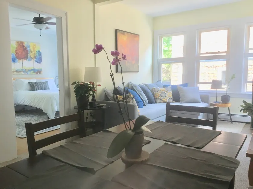 Convenient 2 bdrm apt 10 min walk from downtown - Image 1