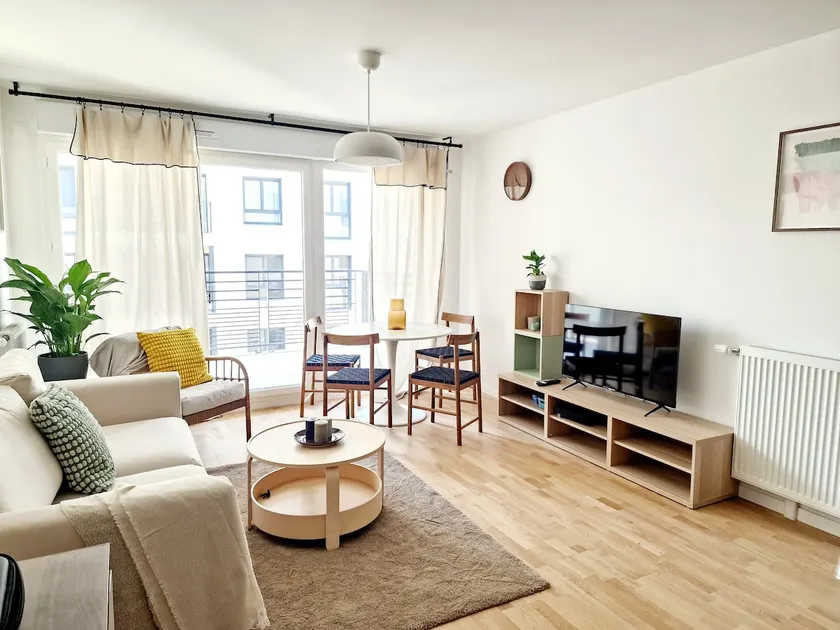 3 rooms, free parking, metro, shops - Image 1
