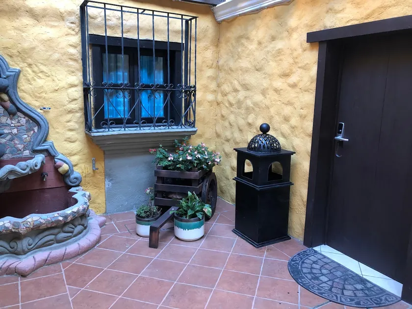 Large 3-bedroom apartment, independent access - Image 1