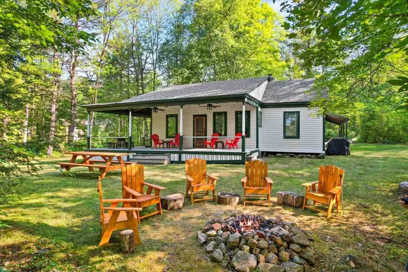Pet friendly, private, prime Lake George location - Image 1