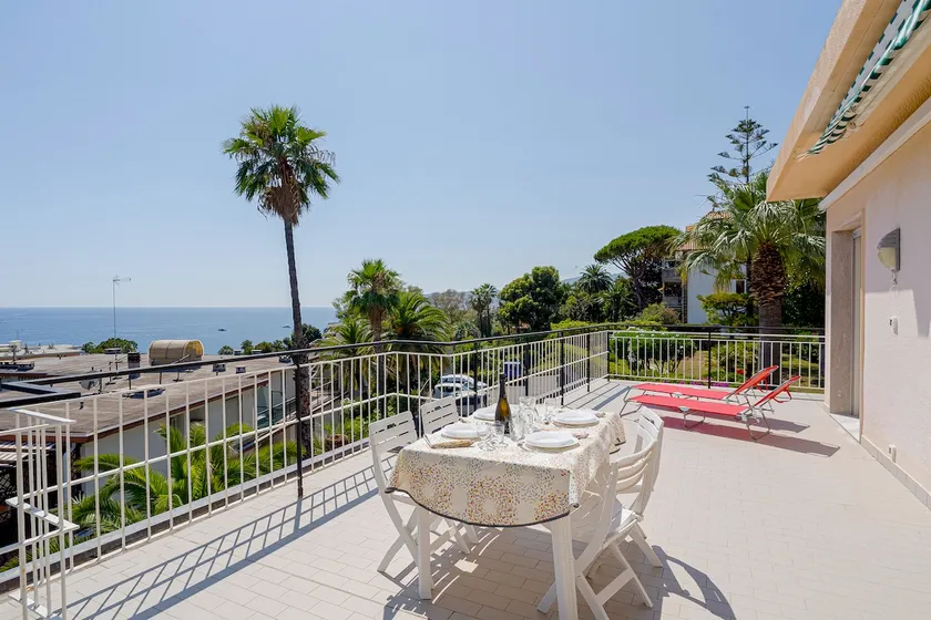 GuestHost - Tre Ponti Penthouse Terrace & Seaview - Image 1