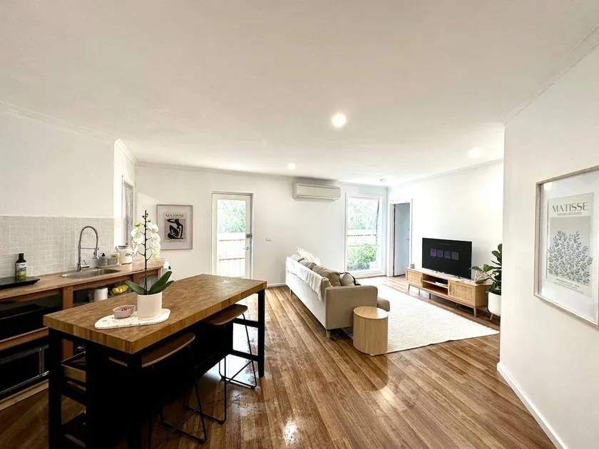 Guest house on the park - Image 1
