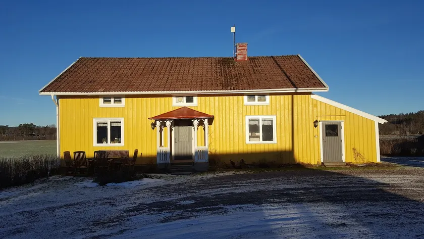 Rural wing building - Image 1