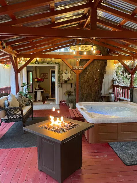 La Petite Maison + Hot Tub - Image 1
