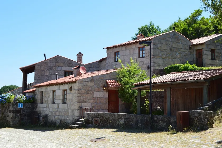 Casa de S. Amaro na Povoa Dao - Image 1