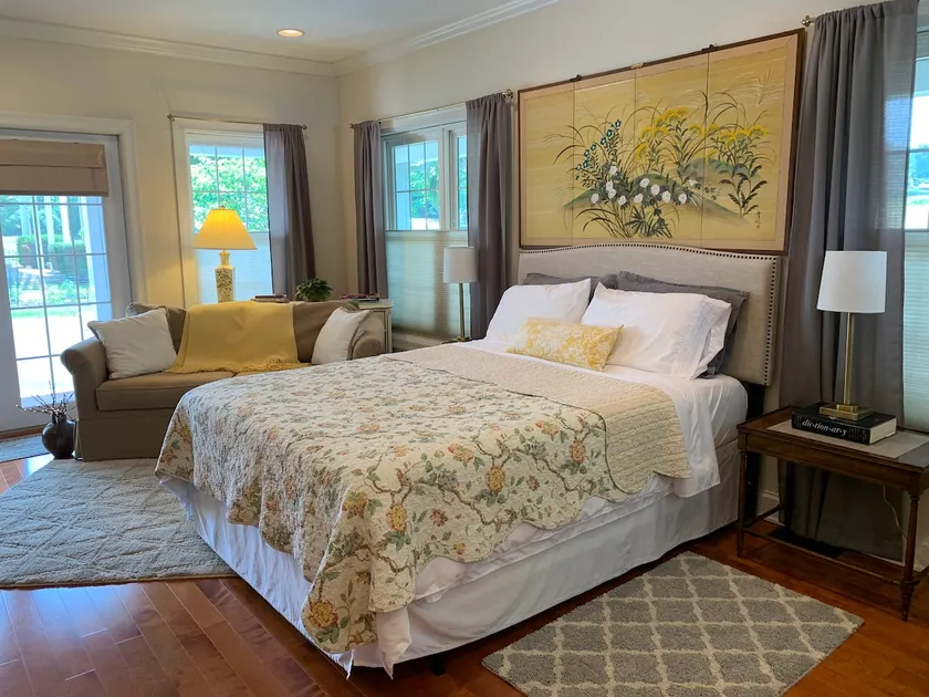 East on West ~ in-town guest suite - Image 1