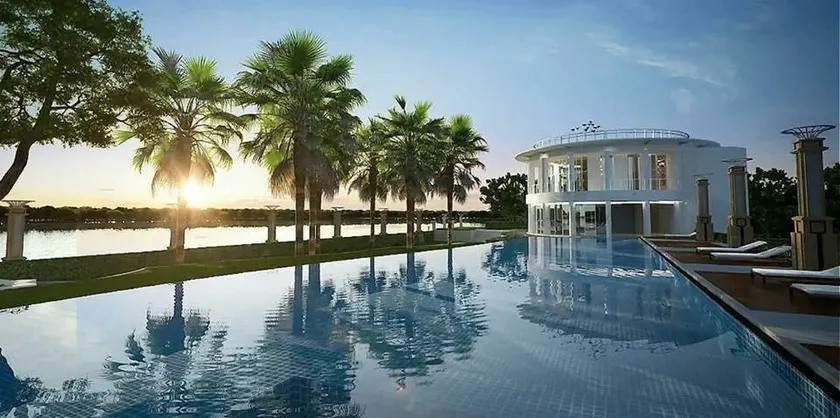 Riverfront big pools gym MRT good views - Image 1