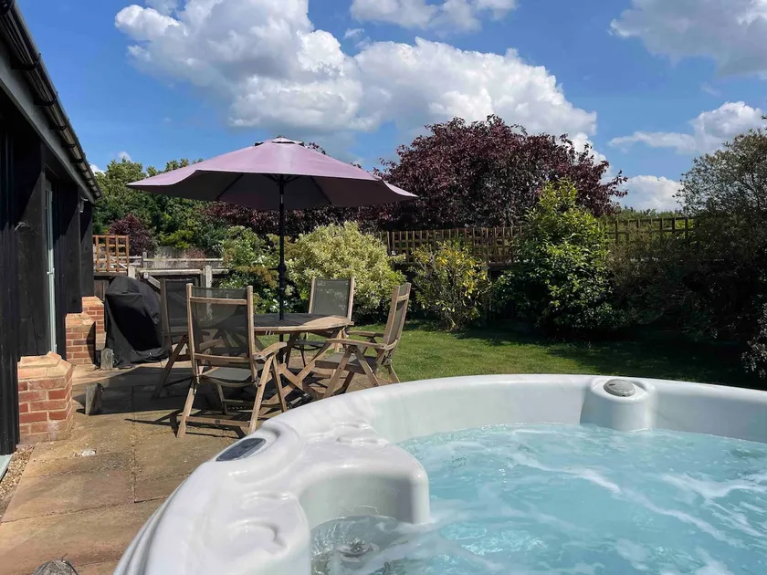 Stunning Barn Conversion with Private Hot Tub - Image 1