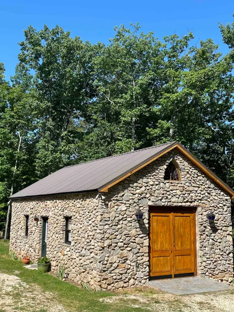 Cozy cabin gateway - Image 1