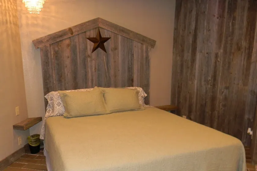 SUITE #2- Large Comfortable Private with 2 Beds - Image 1