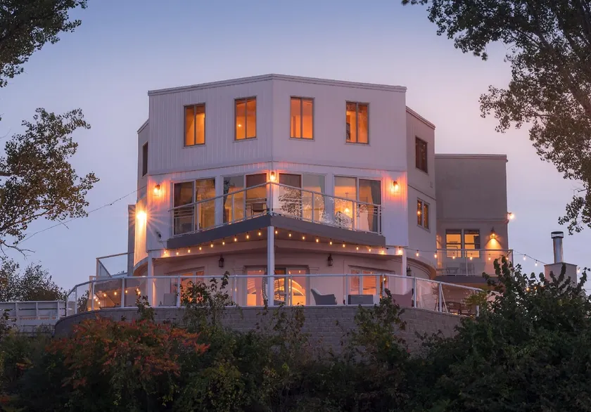 Beachfront Villa, Skyline view, Hot Tub, Smarthome - Image 1