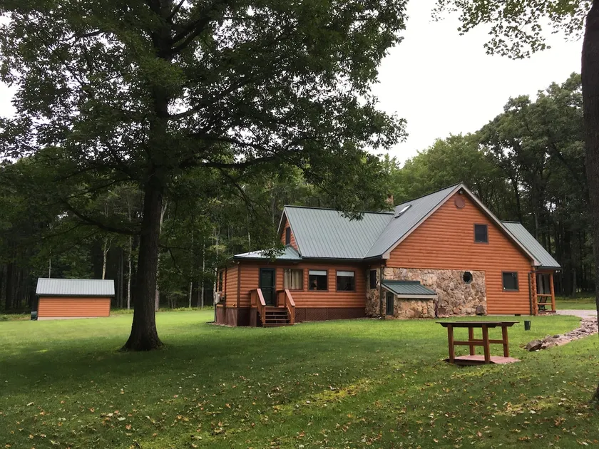 Rocky Timber Lodge - Cozy yet Spacious - Image 1