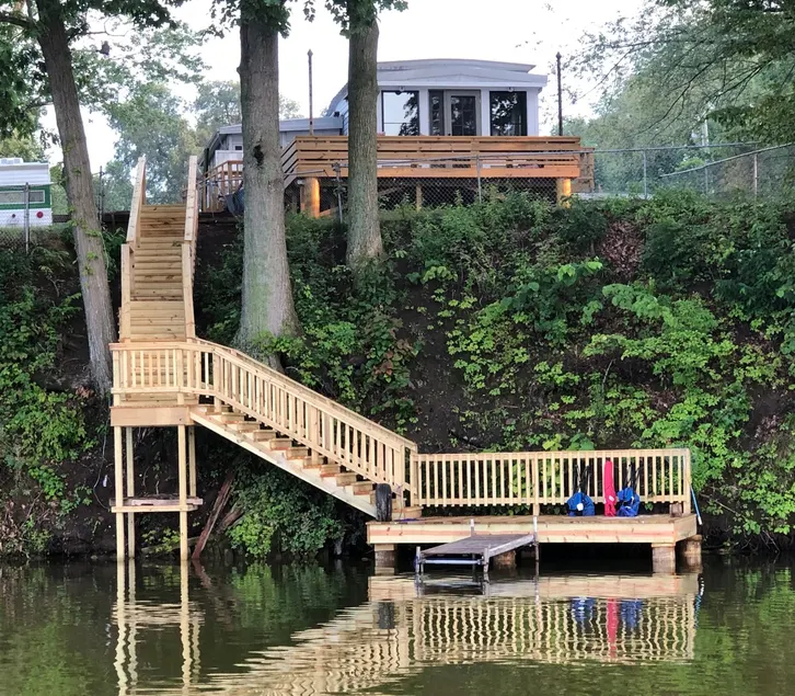 Beautiful 1BR lake cottage, fenced prop, pet safe. Swimming beach next to home. - Image 1