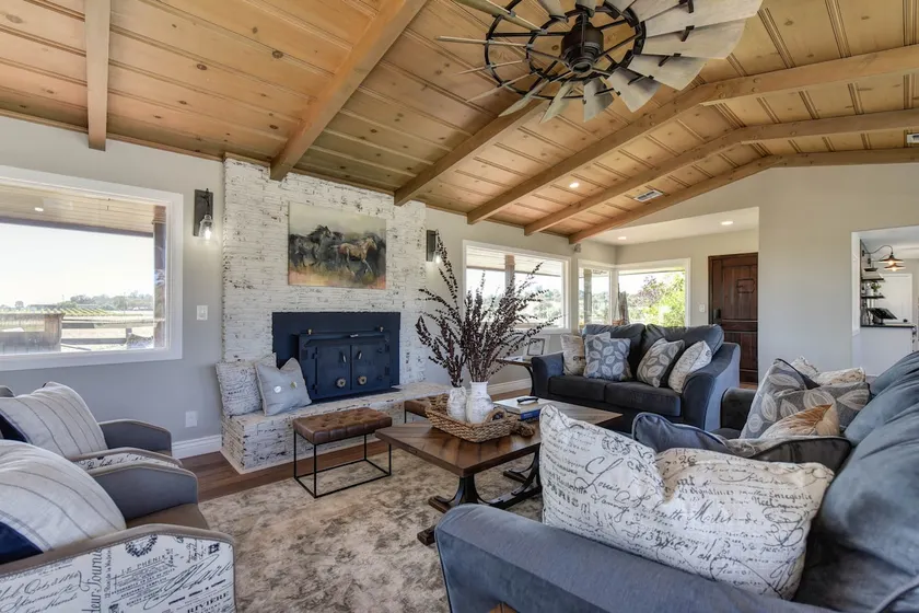 Gold Hill Estate with Pool on Acreage - Image 1