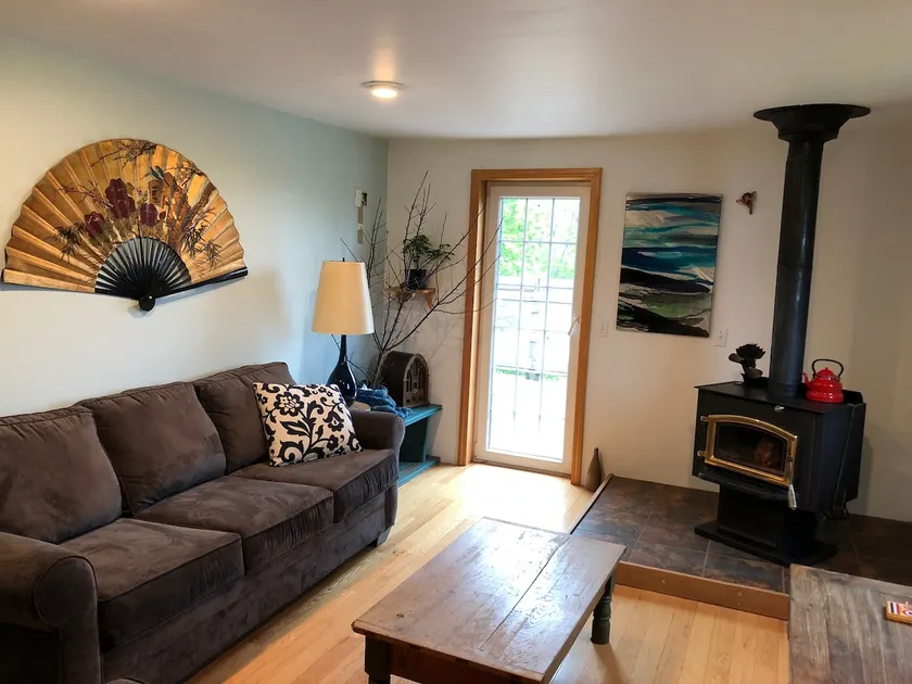 Kidston Heights, Private One-Bdrm Apartment - Image 1