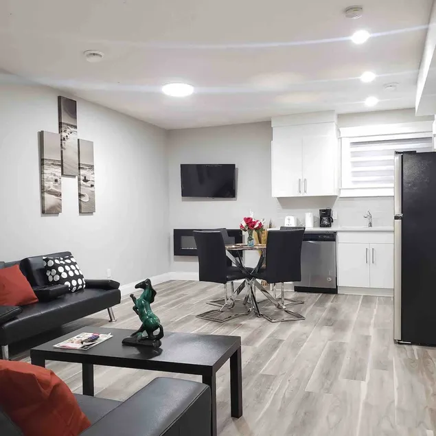 Luxurious 2 bedroom Guest Suite - Image 1
