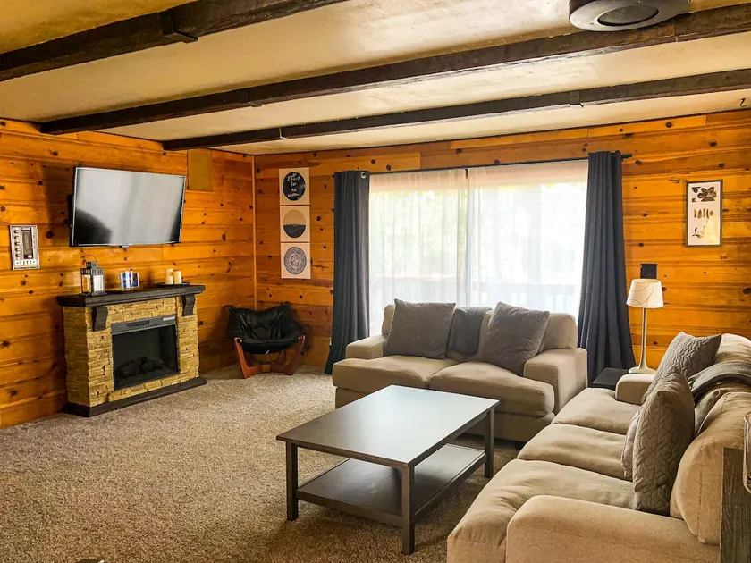 Big Bear Mountain Getaway with a View and Hot Tub - Image 1