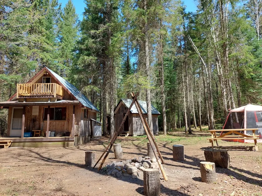 Cozy Creek-Side Cabin - Image 1