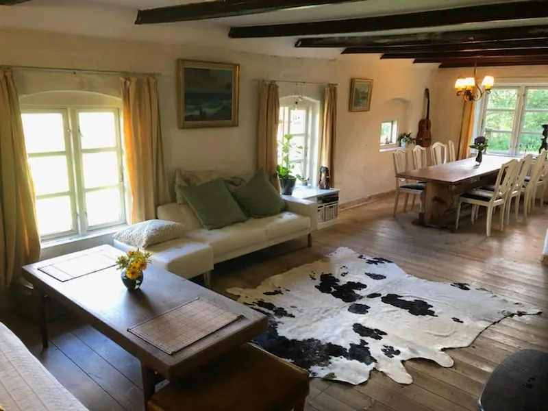 Guest house in the woods - Image 1