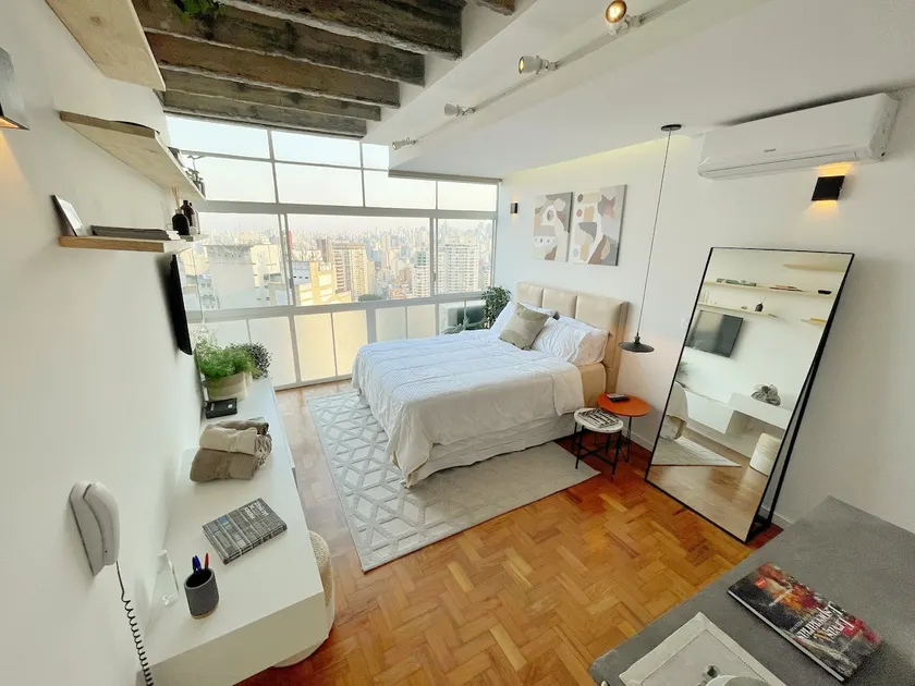 Sunrise on the 27th floor of Copan + Queen Bed - Image 1