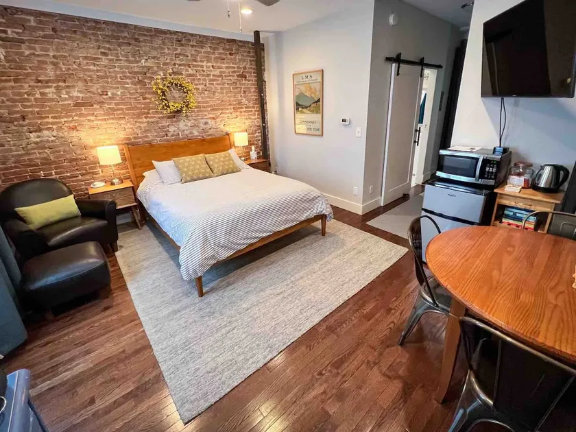 Private Guest Suite & Entrance in Old Town - Image 1