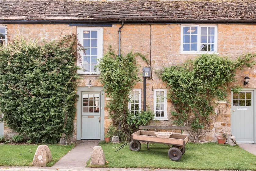 Explore the Jurassic Coast From a Peaceful Country Cottage - Image 1