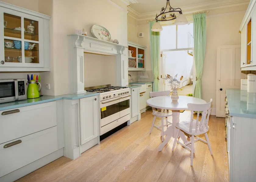 Stylish 1BR apartment near Salcombe & beaches - Image 1