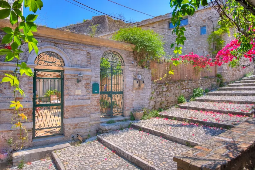 Durrells iconic srteet, stunning home with garden next to New Fortress Corfu - Image 1